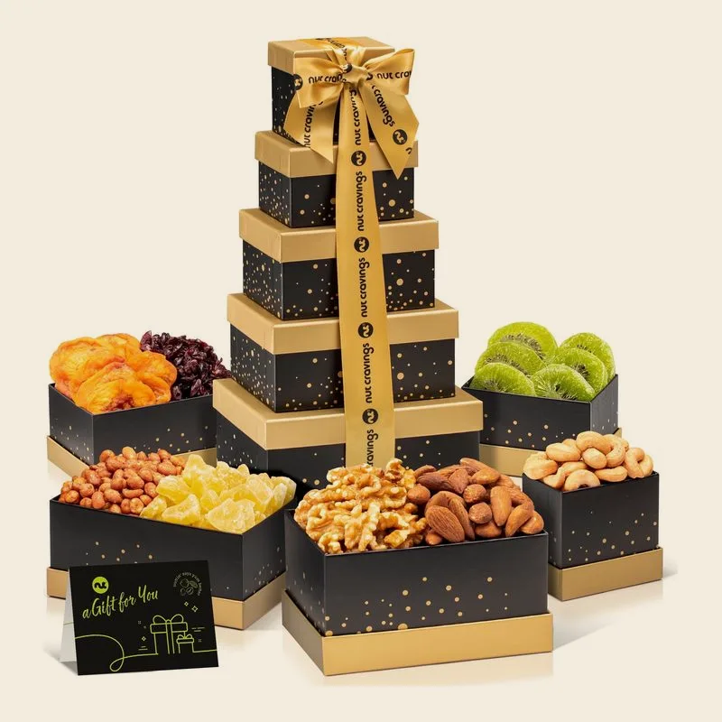 Nüsse, Mandarinen und Lebkuchen im Säckchen